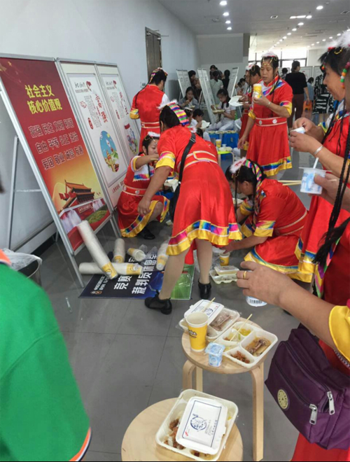 張家港市第六屆民族文藝會(huì)演餐飲配送3