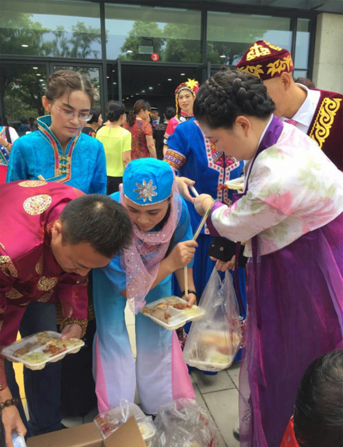 張家港市第六屆民族文藝會(huì)演餐飲配送6