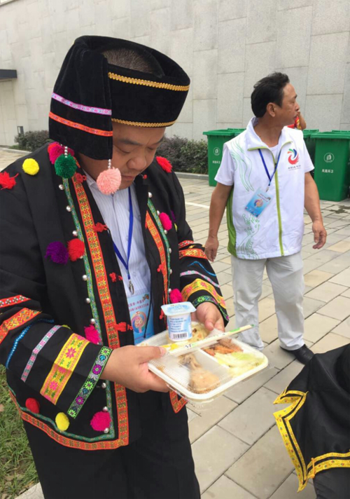 張家港市第六屆民族文藝會(huì)演餐飲配送7